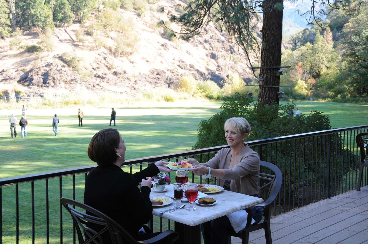 Morrisons Rogue River Lodge Мерлин Экстерьер фото