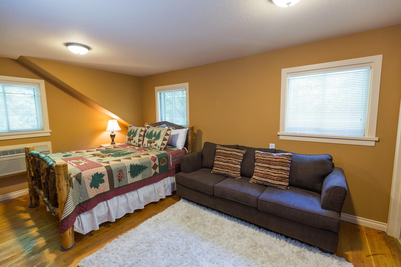 Morrisons Rogue River Lodge Мерлин Экстерьер фото