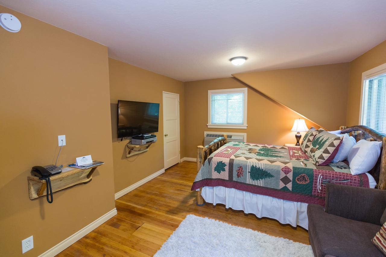 Morrisons Rogue River Lodge Мерлин Экстерьер фото