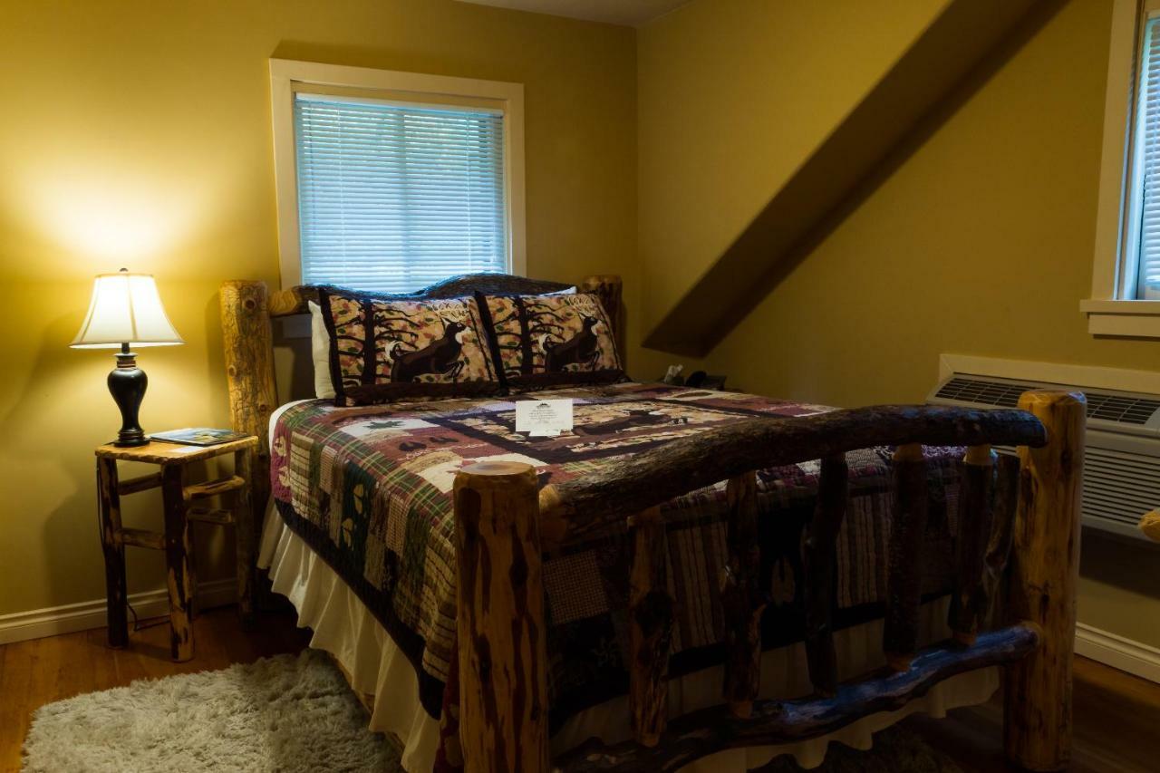 Morrisons Rogue River Lodge Мерлин Экстерьер фото