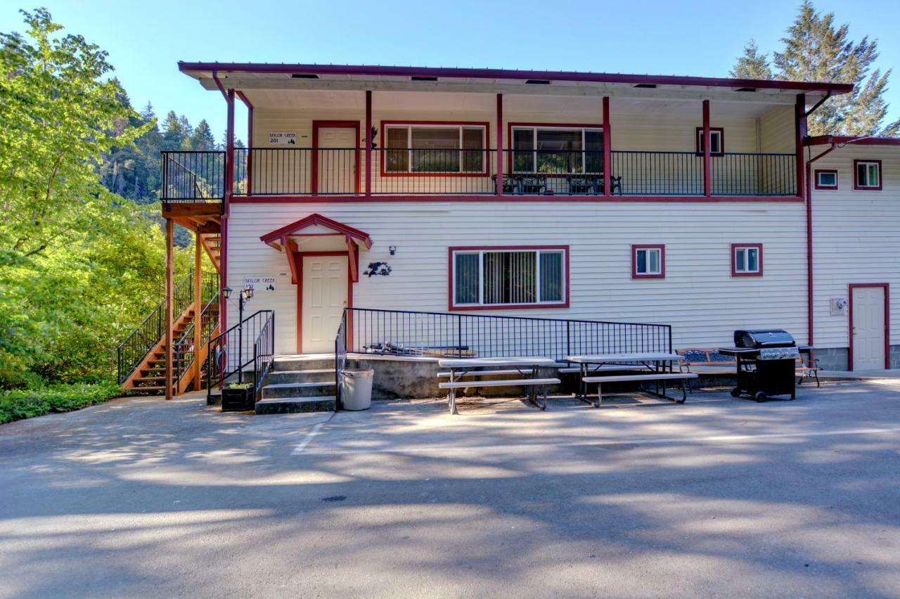 Morrisons Rogue River Lodge Мерлин Экстерьер фото