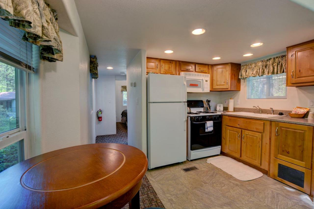 Morrisons Rogue River Lodge Мерлин Экстерьер фото
