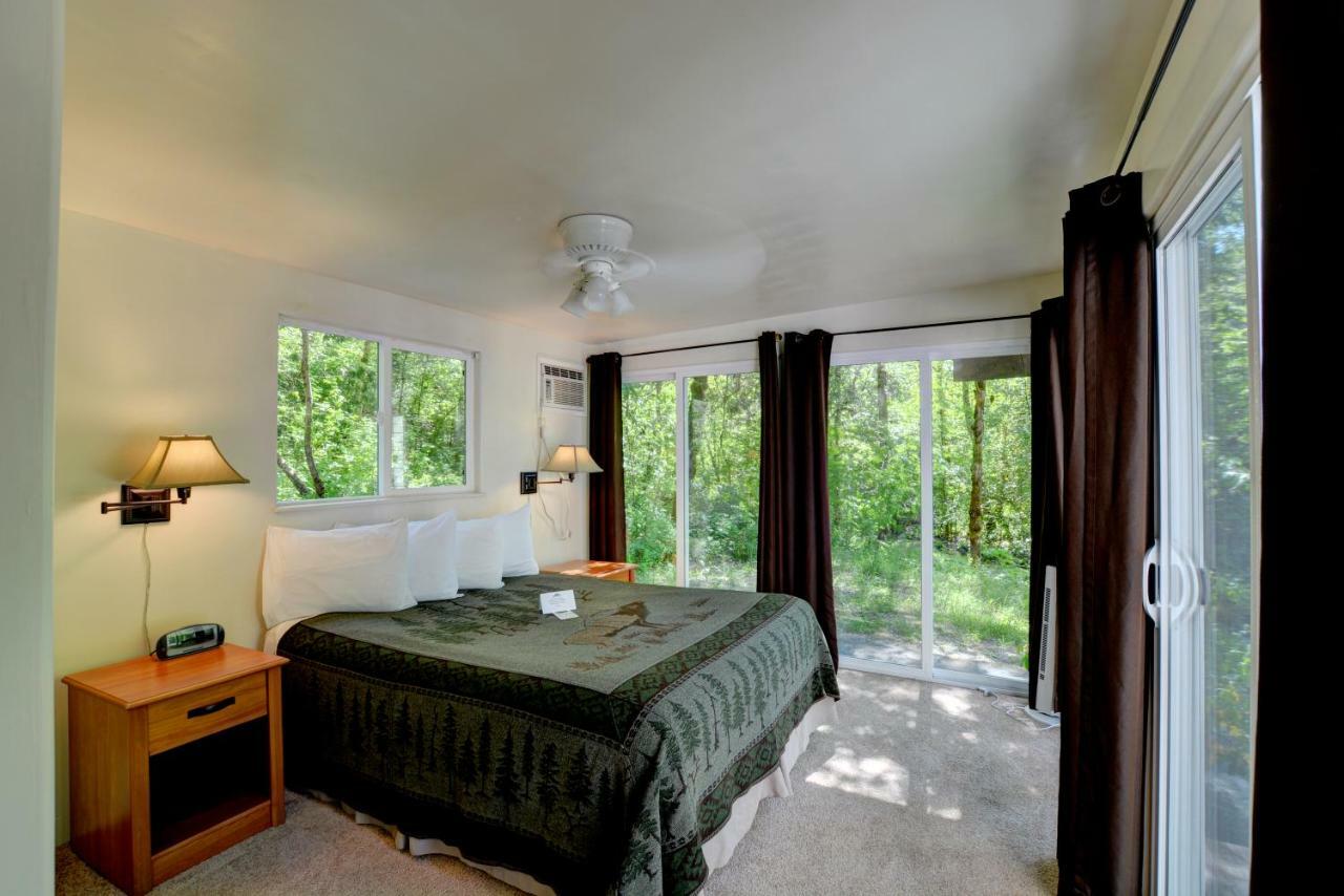 Morrisons Rogue River Lodge Мерлин Экстерьер фото