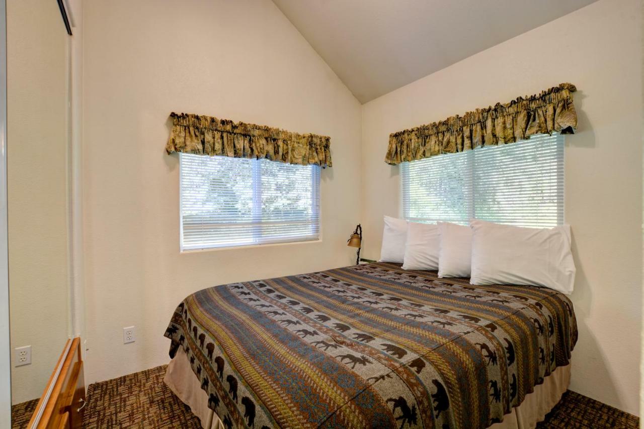 Morrisons Rogue River Lodge Мерлин Экстерьер фото